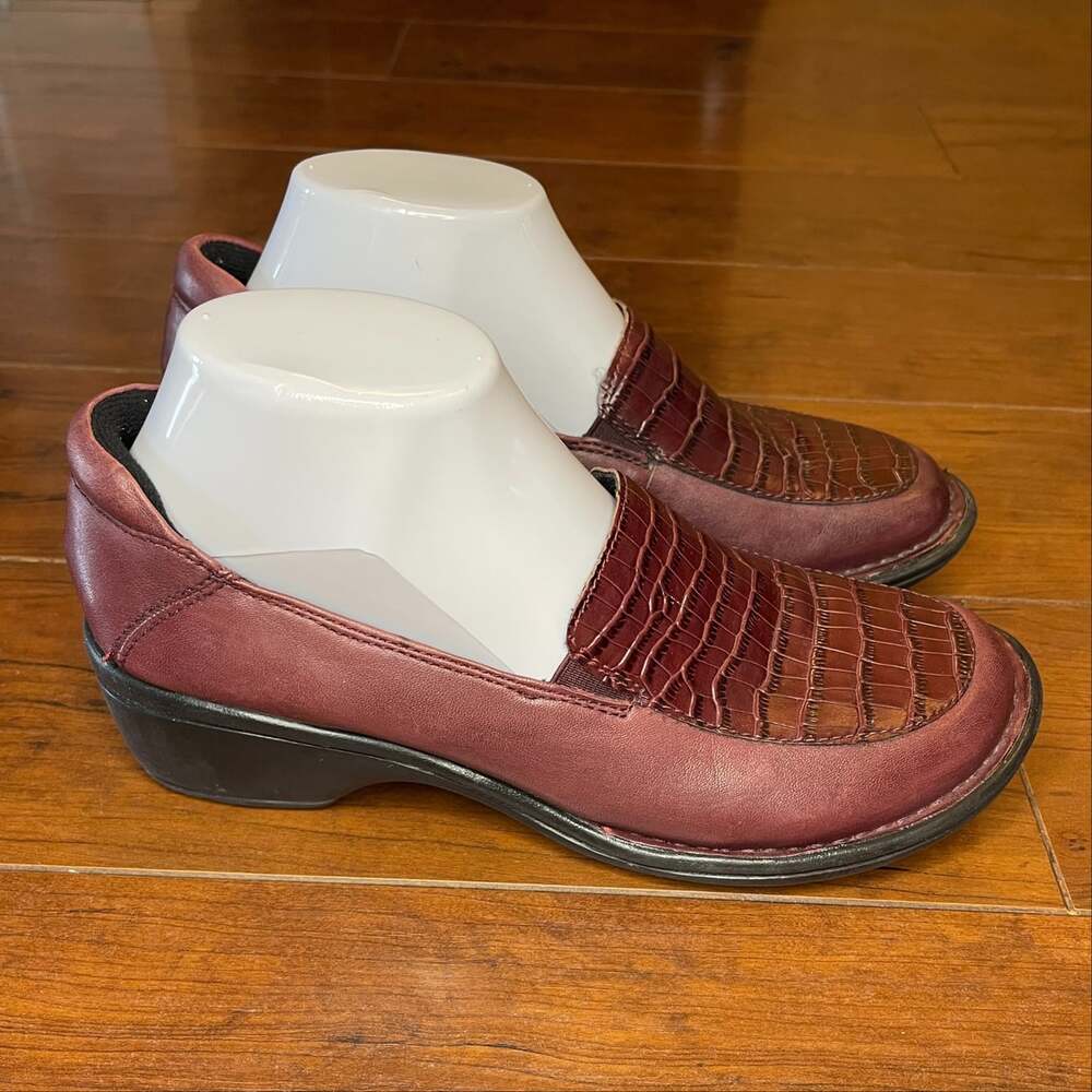 Clarks Women’s 8M Burgundy Leather Croc Embossed Slip On Loafers Comfort Shoes